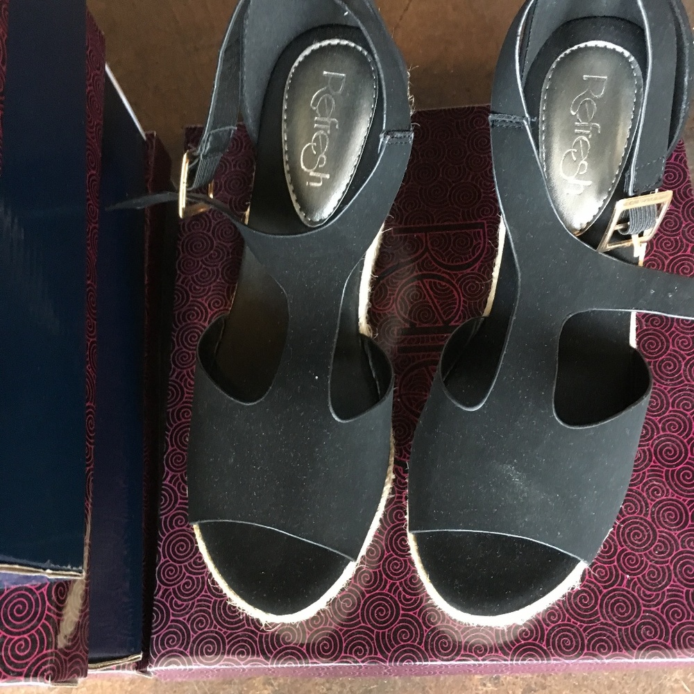 Refresh Wedge Sandals
